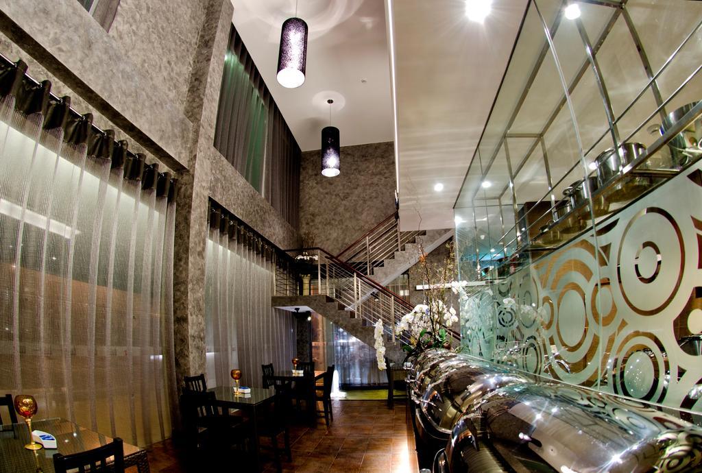 Roomz Hotel Seria Bagian luar foto