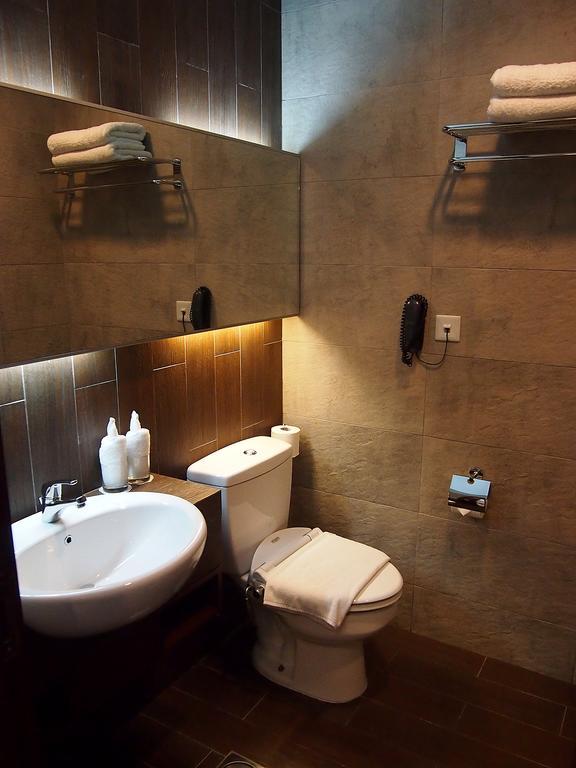 Roomz Hotel Seria Bagian luar foto