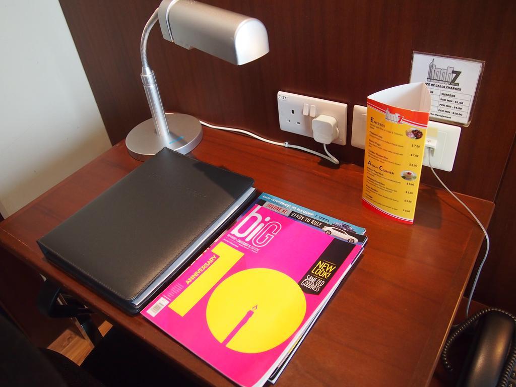 Roomz Hotel Seria Bagian luar foto