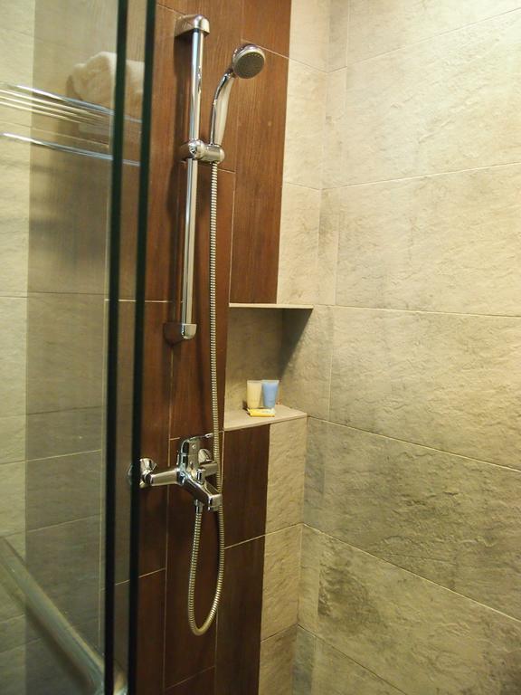 Roomz Hotel Seria Bagian luar foto