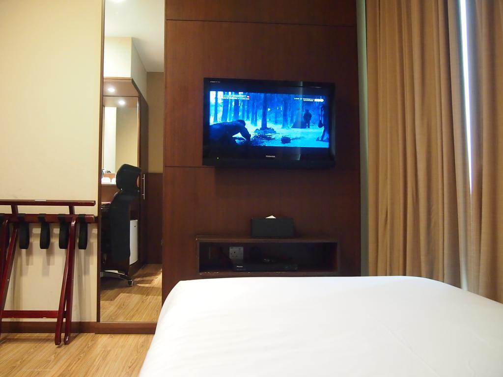 Roomz Hotel Seria Bagian luar foto