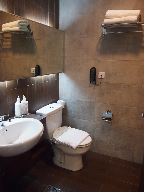 Roomz Hotel Seria Bagian luar foto