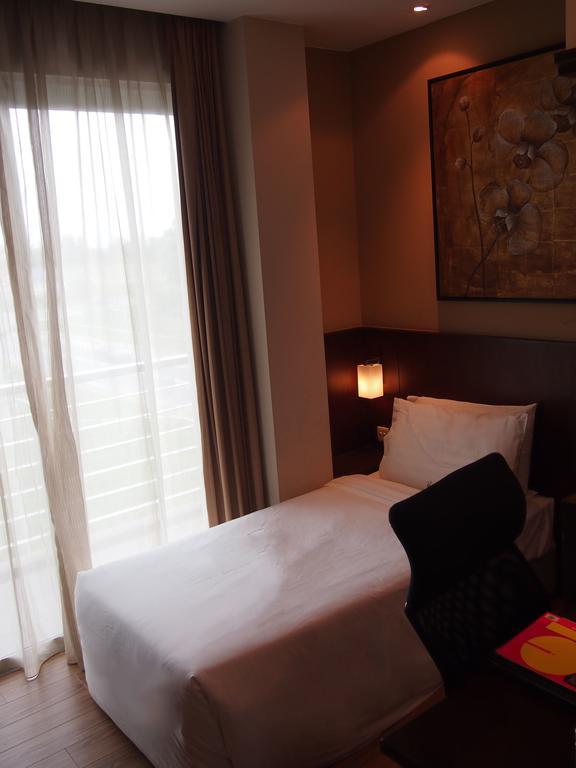 Roomz Hotel Seria Bagian luar foto