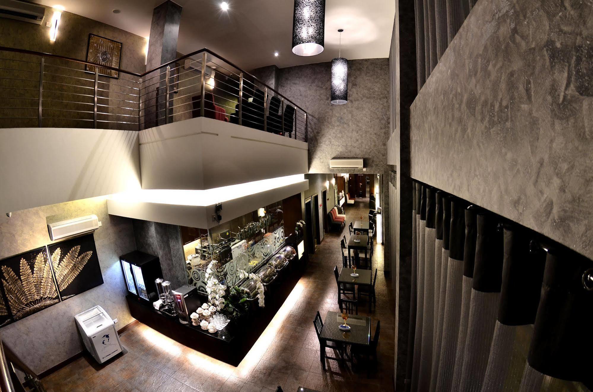Roomz Hotel Seria Bagian luar foto